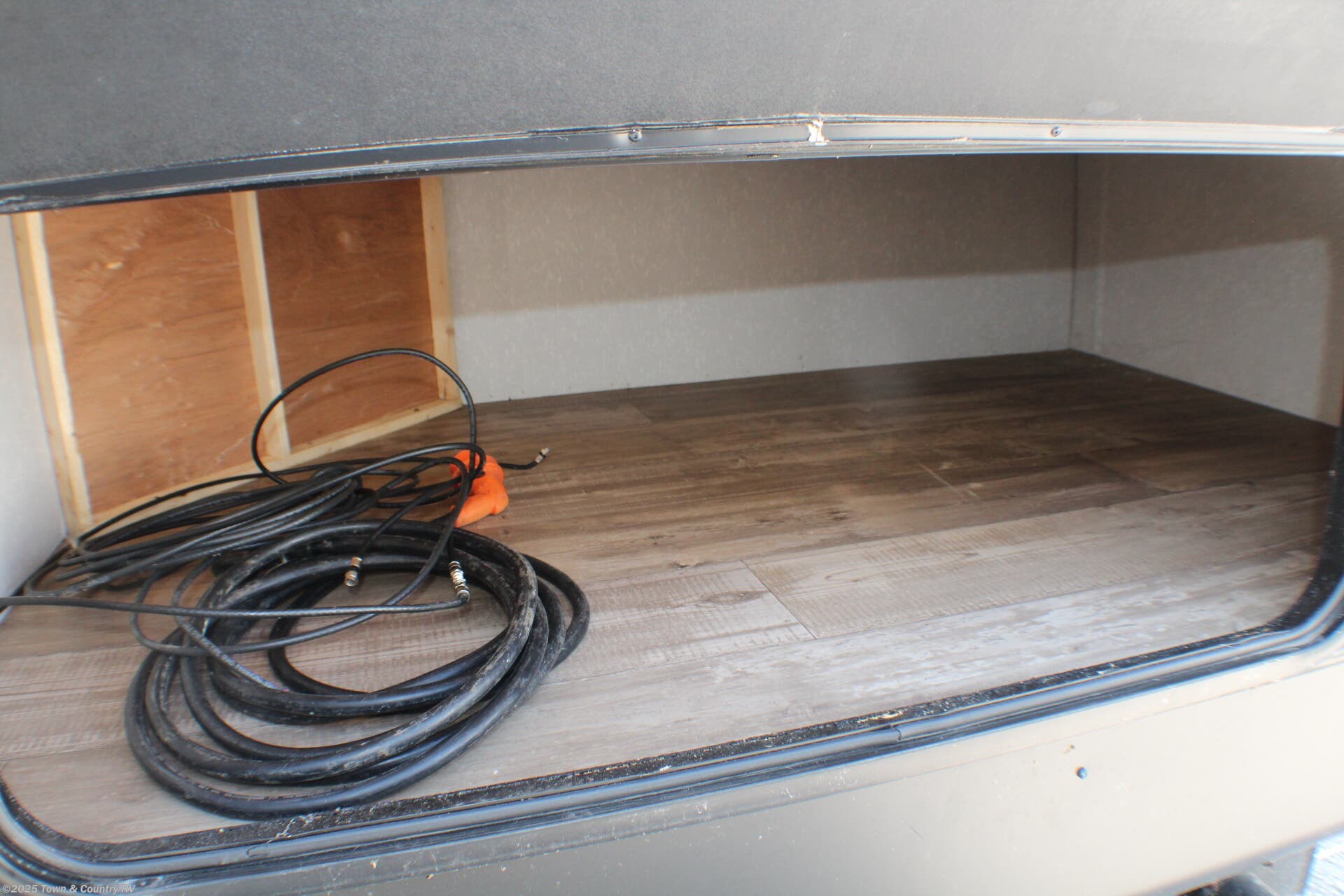 Contact us now about this 2021 Forest River Cherokee 284DBH! 2021 Cherokee 284DBH by Forest River from Town & Country RV in Clyde, Ohio