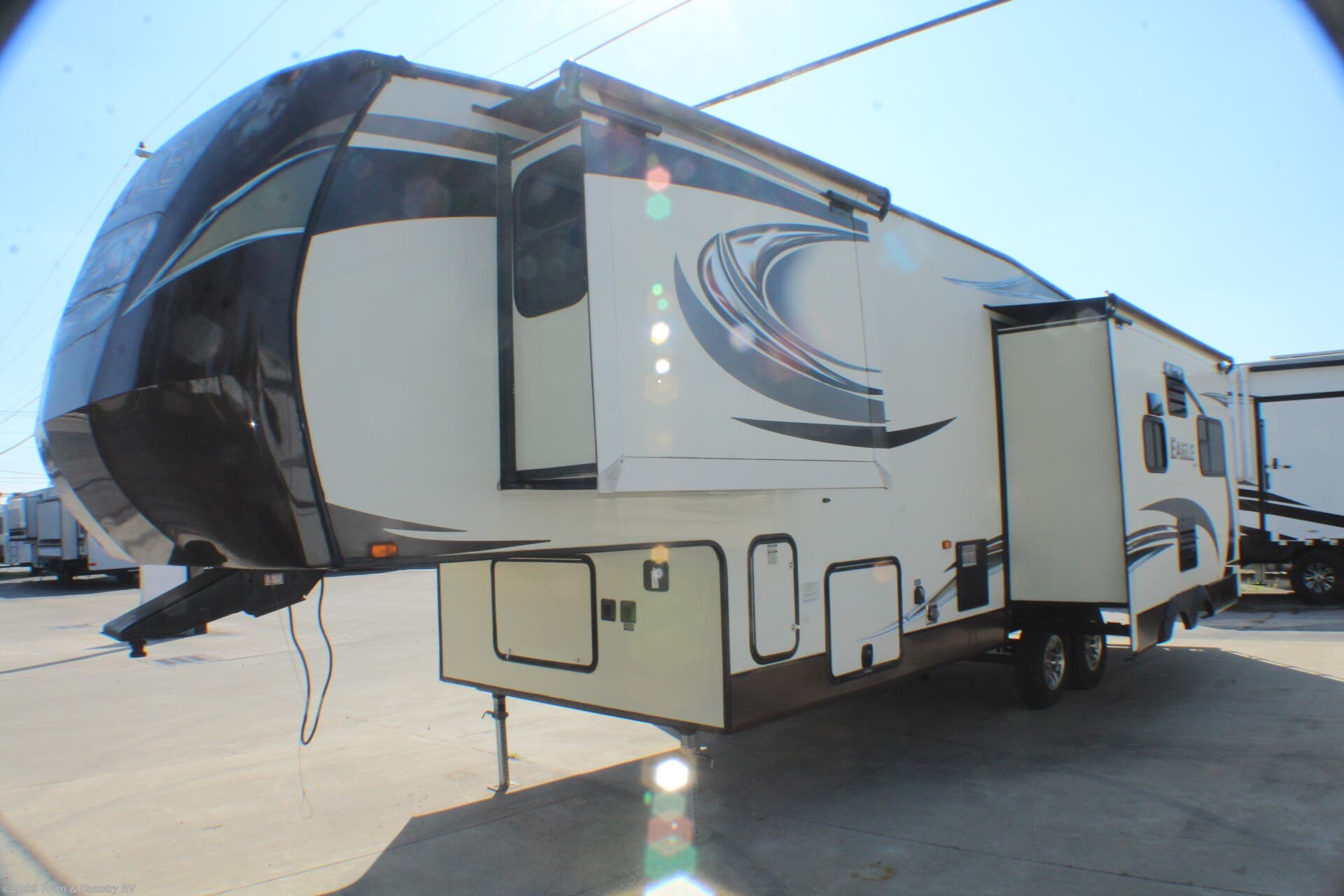 Call now about this 2014 Jayco Eagle 31.5RLTS! 2014 Jayco Eagle 31.5RLTS - Used Fifth Wheel For Sale by Town & Country RV in Clyde, Ohio