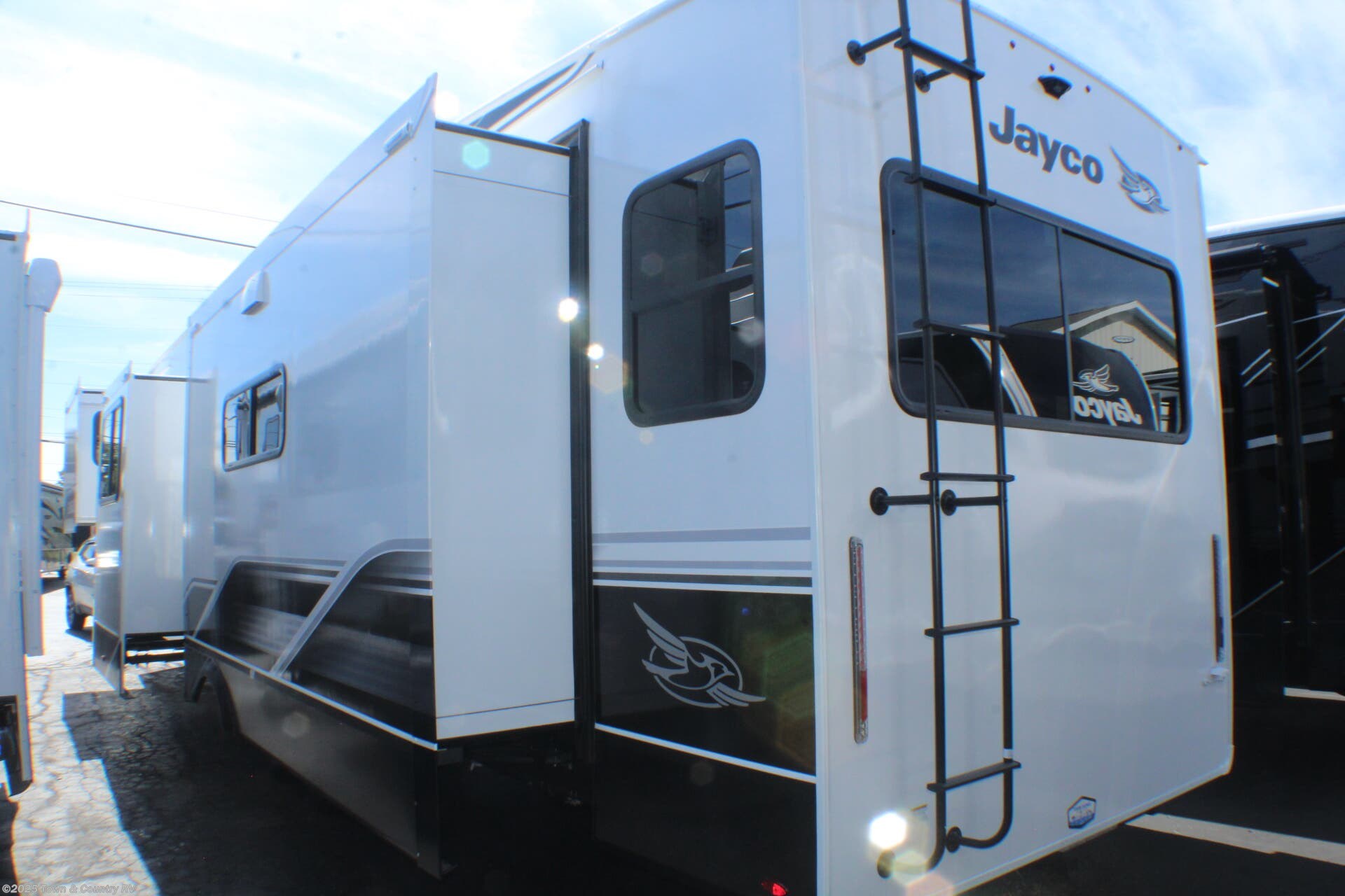 Call now about this 2026 Jayco Eagle 355MBQS! 2026 Jayco Eagle 355MBQS - New Fifth Wheel For Sale by Town & Country RV in Clyde, Ohio