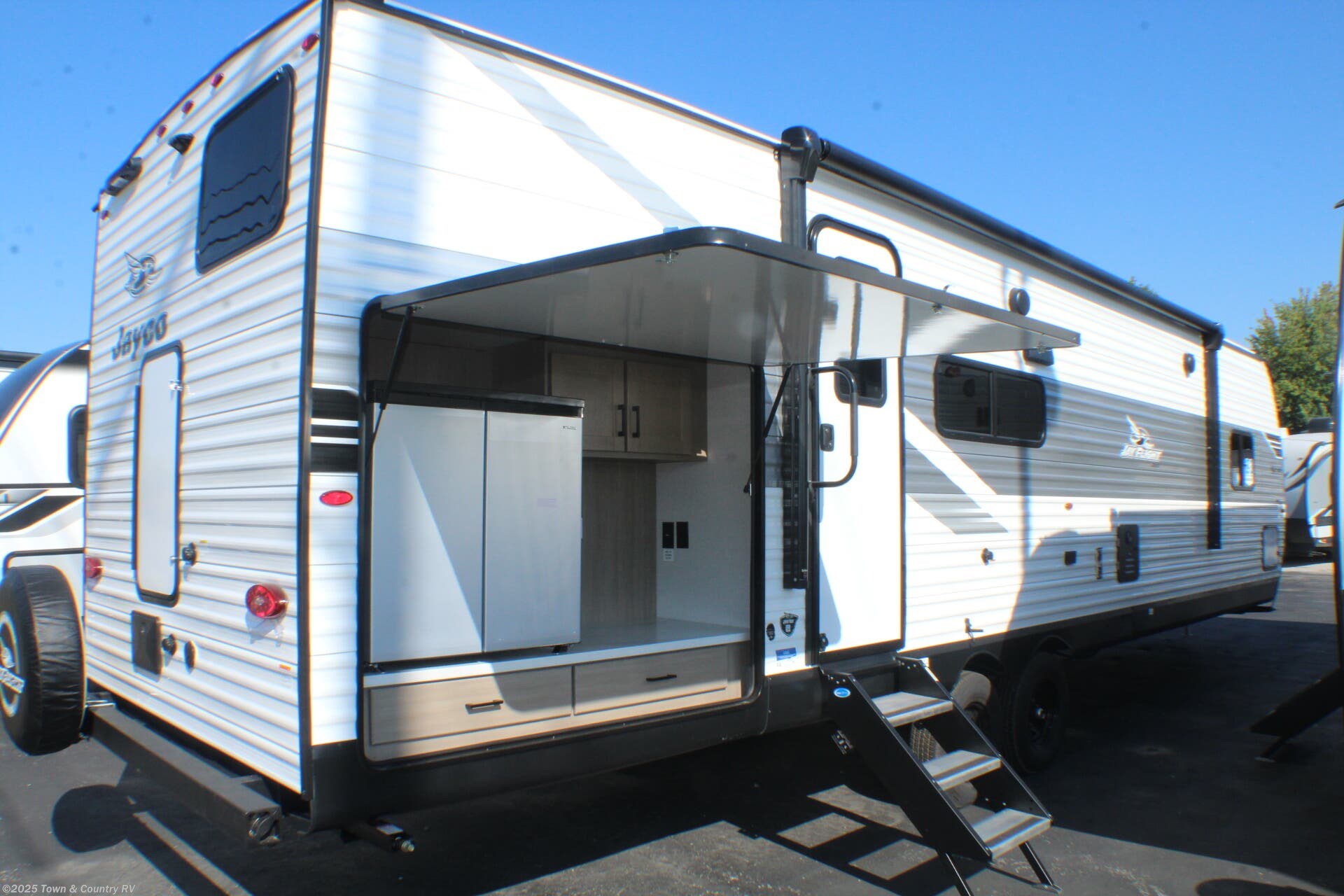 Contact us now about this 2026 Jayco Jay Flight SLX 295TBS! 2026 Jay Flight SLX 295TBS by Jayco from Town & Country RV in Clyde, Ohio