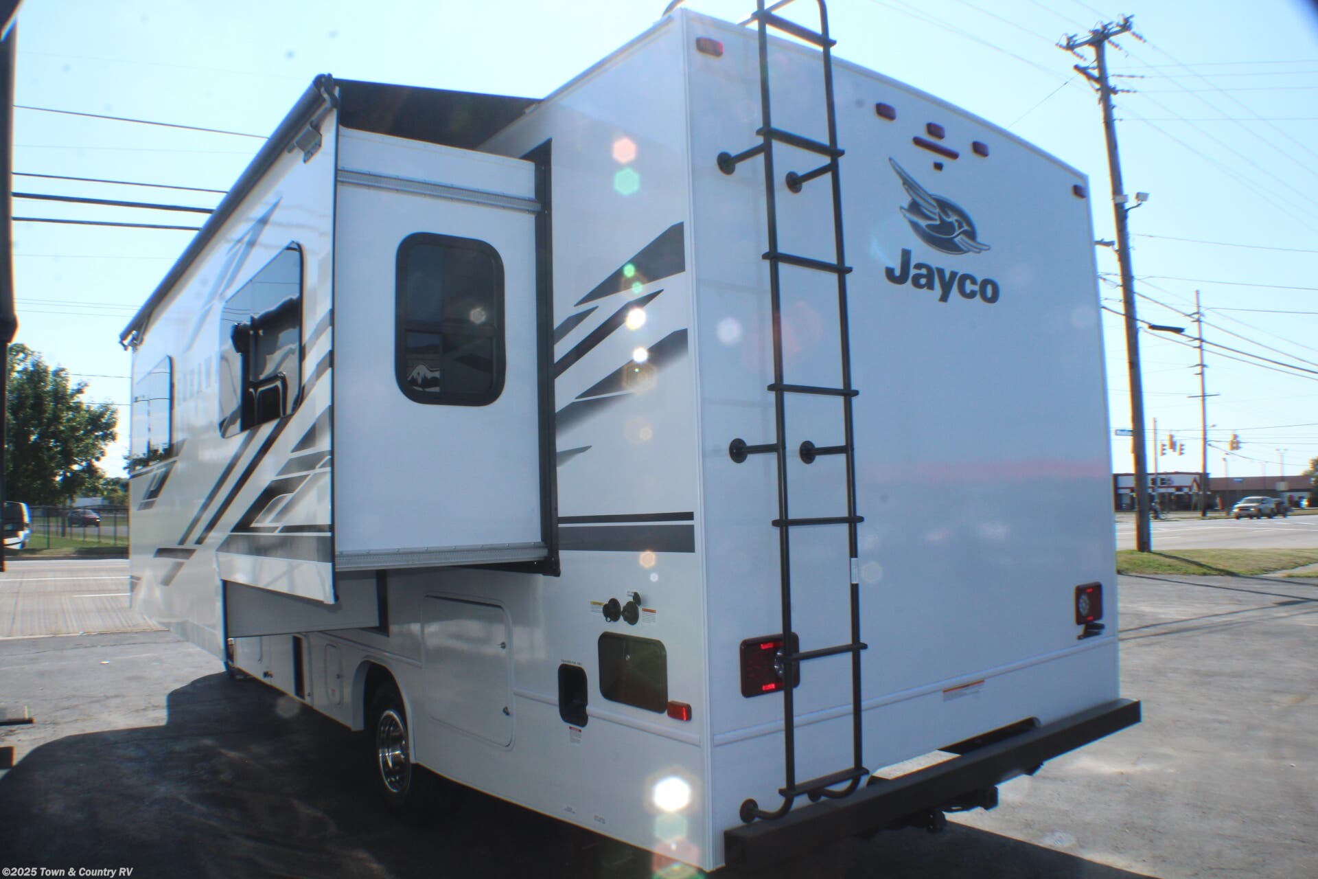 Call now about this 2026 Jayco Redhawk 24B! 2026 Jayco Redhawk 24B - New Class C For Sale by Town & Country RV in Clyde, Ohio