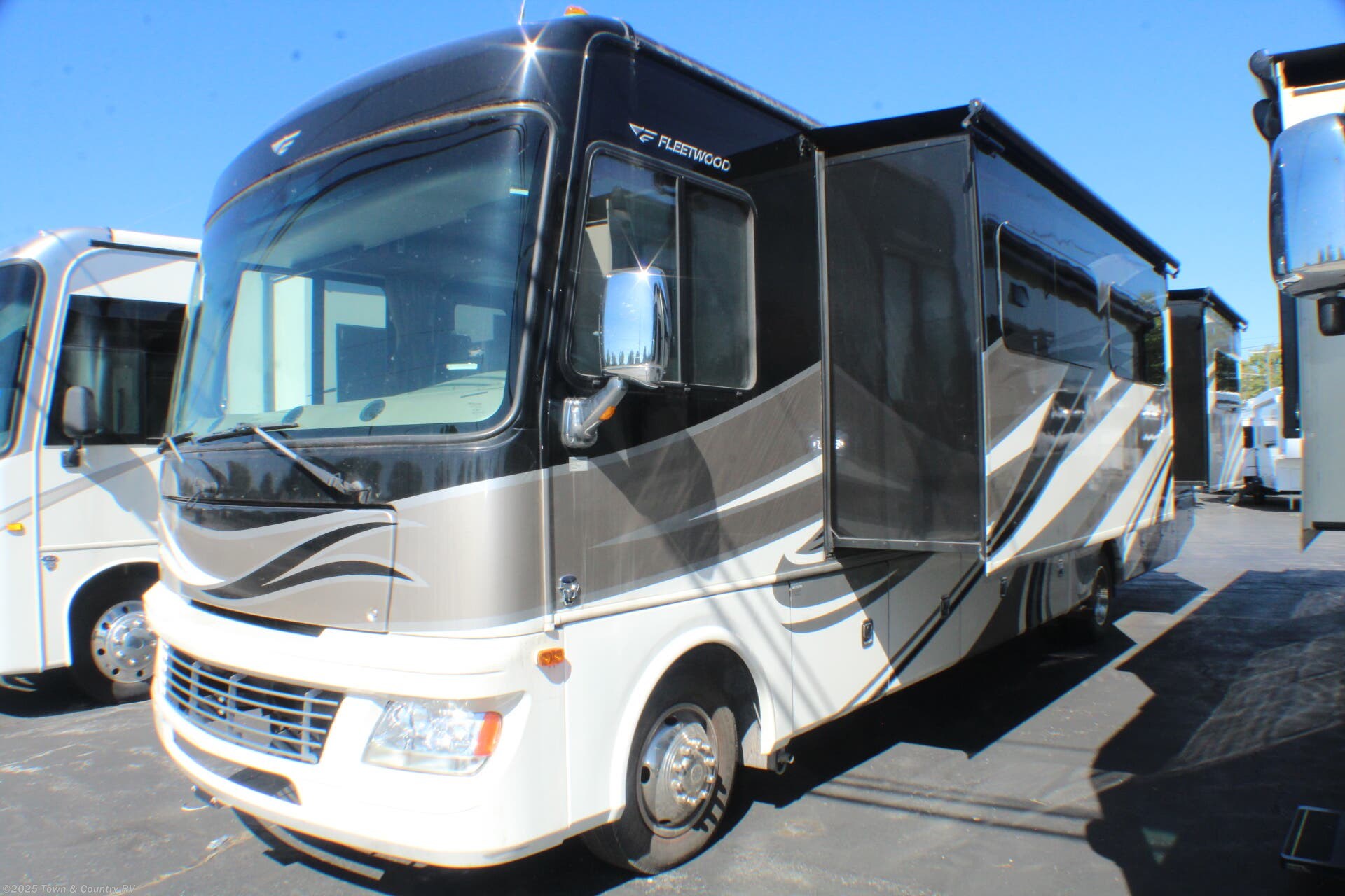 Email now about this 2015 Fleetwood Bounder Classic 36H! Used 2015 Fleetwood Bounder Classic 36H available in Clyde, Ohio