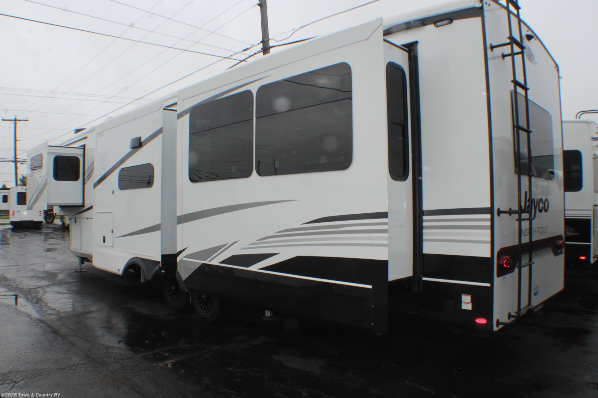 Call now about this 2026 Jayco North Point 381CKRE! 2026 Jayco North Point 381CKRE - New Fifth Wheel For Sale by Town & Country RV in Clyde, Ohio