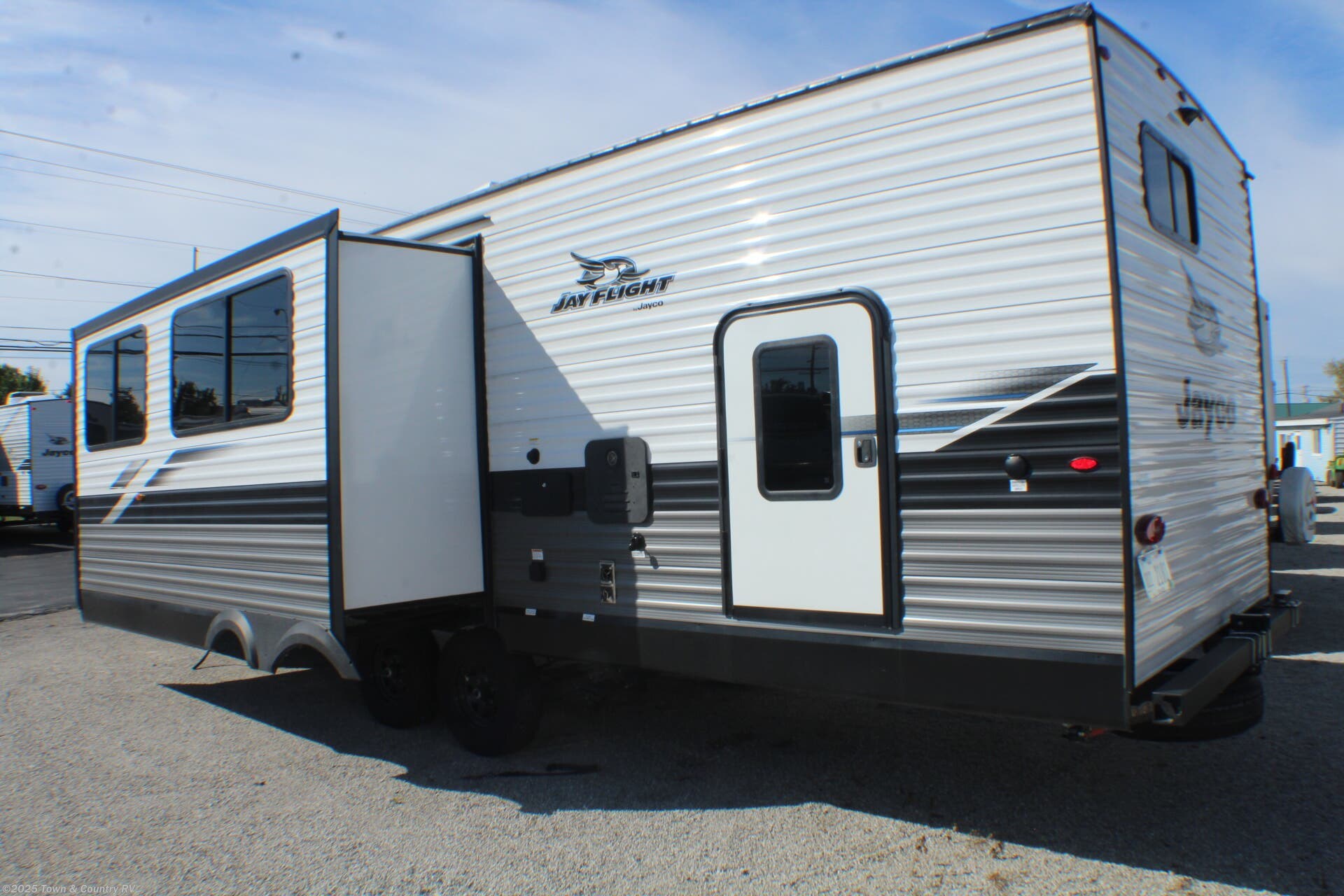 Call now about this 2024 Jayco Jay Flight 294QBS! 2024 Jayco Jay Flight 294QBS - Used Travel Trailer For Sale by Town & Country RV in Clyde, Ohio