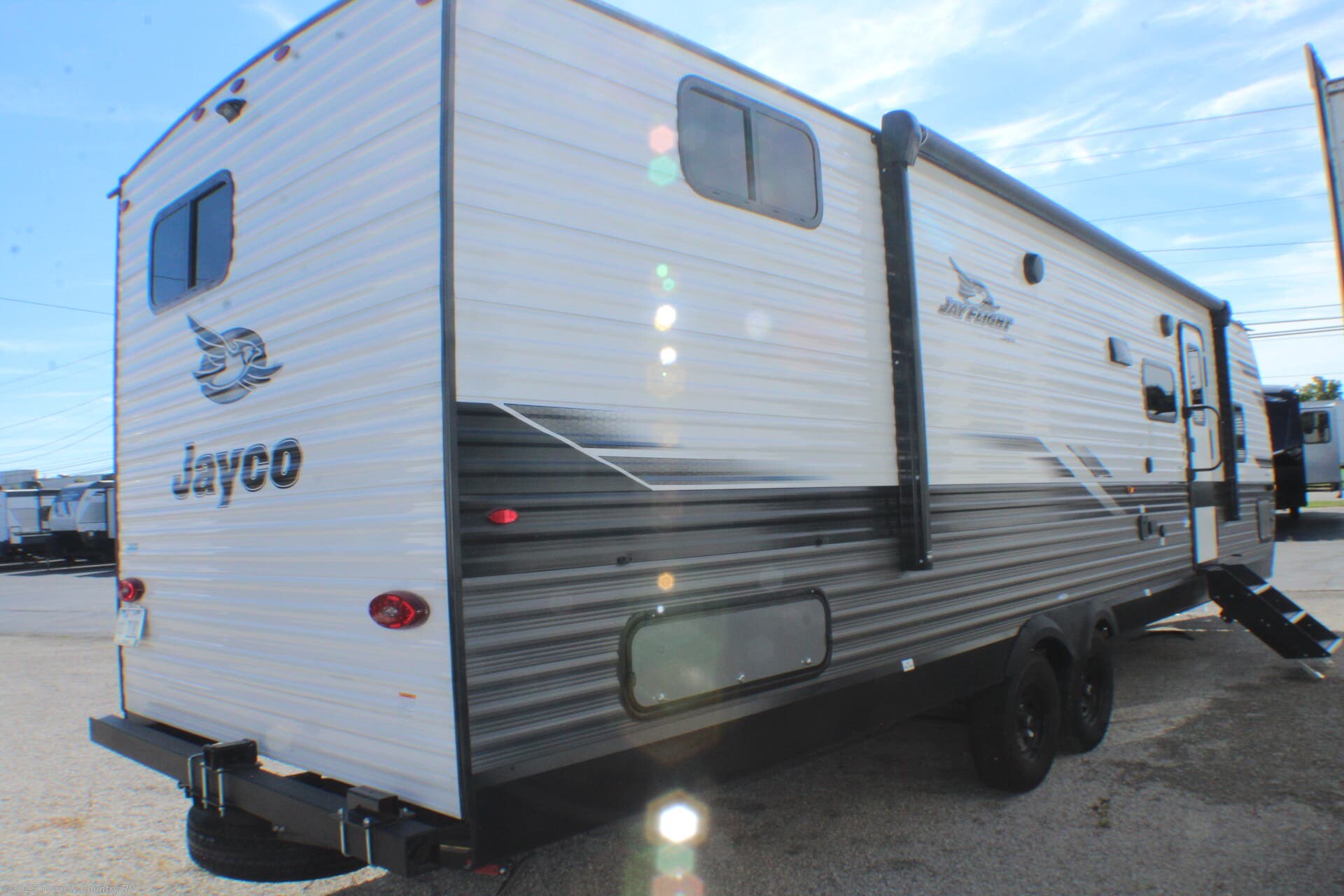 Contact us now about this 2024 Jayco Jay Flight 294QBS! 2024 Jay Flight 294QBS by Jayco from Town & Country RV in Clyde, Ohio
