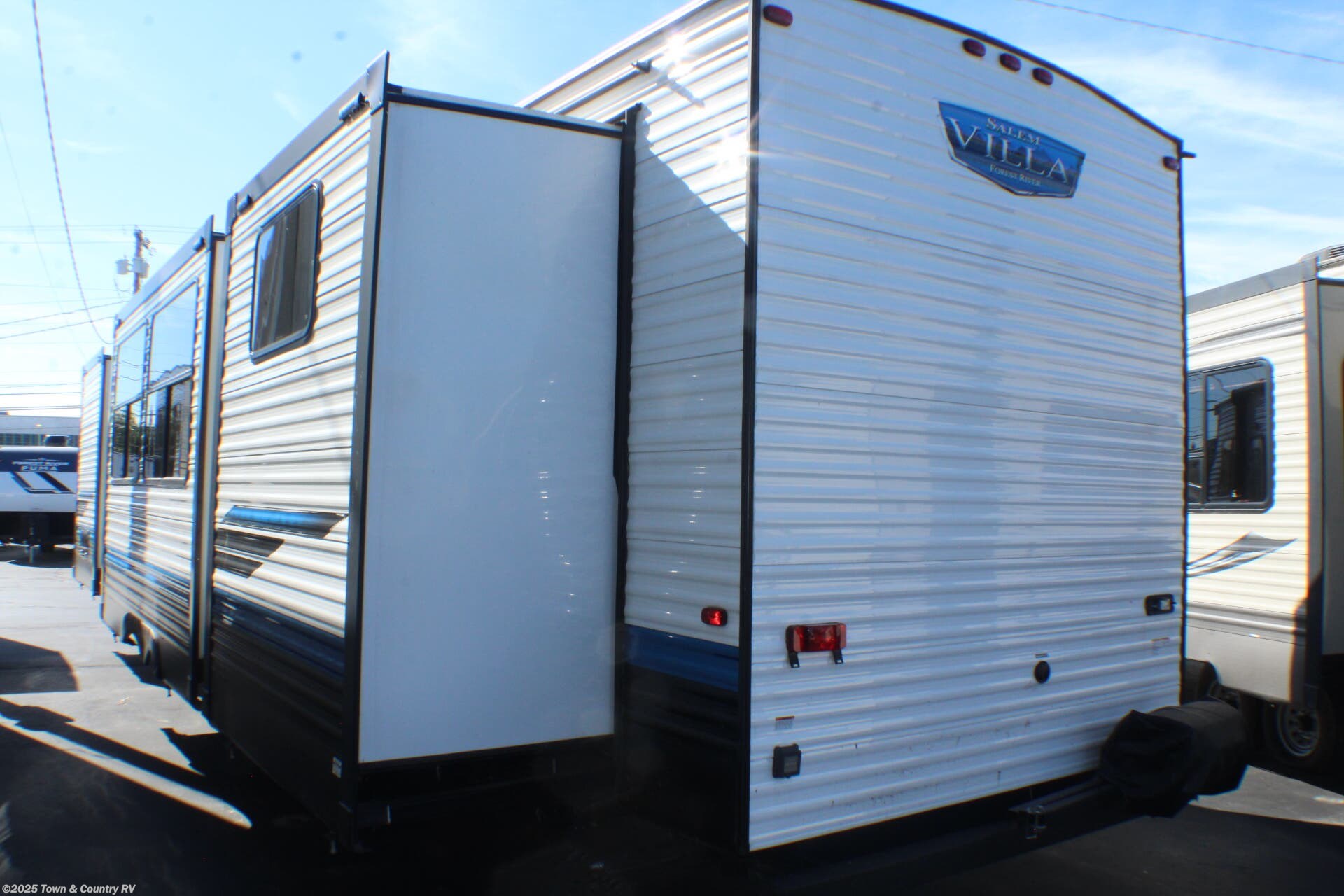 Used 2023 Forest River Salem Villa 42QBQ available in Clyde, Ohio