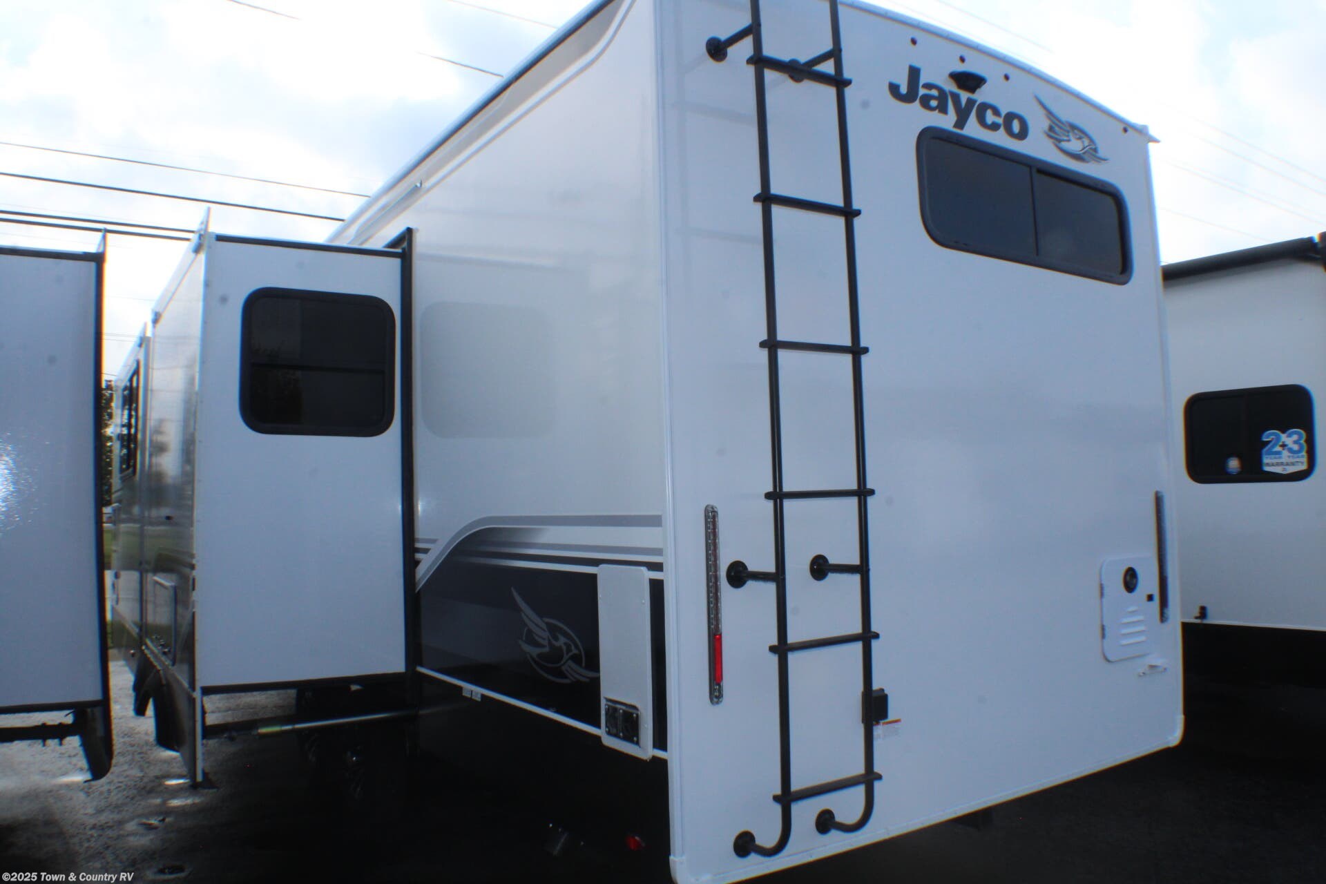 Contact us now about this 2026 Jayco Eagle HT 265FKDS! 2026 Eagle HT 265FKDS by Jayco from Town & Country RV in Clyde, Ohio