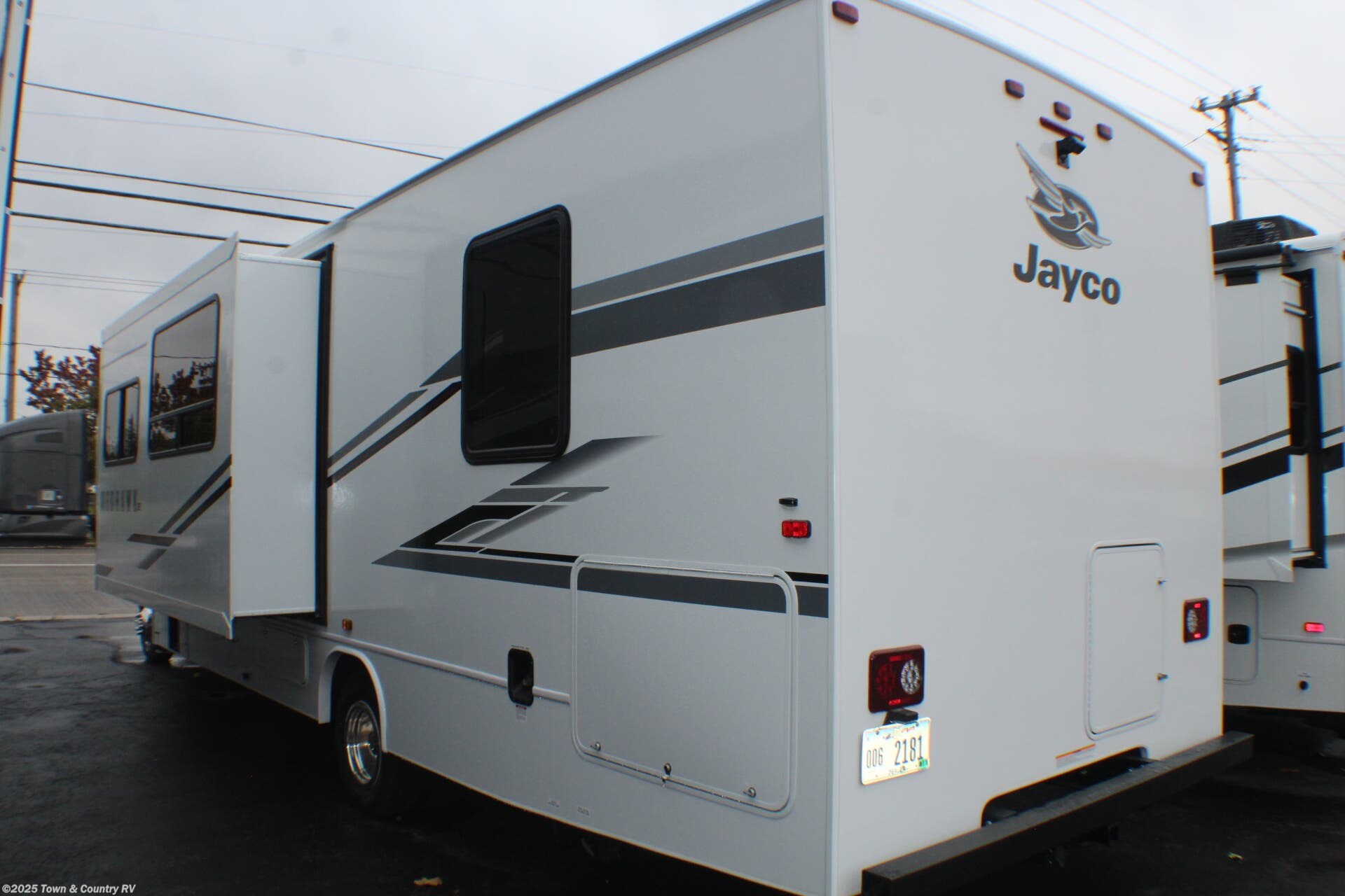 Call now about this 2026 Jayco Redhawk SE 29KF! 2026 Jayco Redhawk SE 29KF - New Class C For Sale by Town & Country RV in Clyde, Ohio