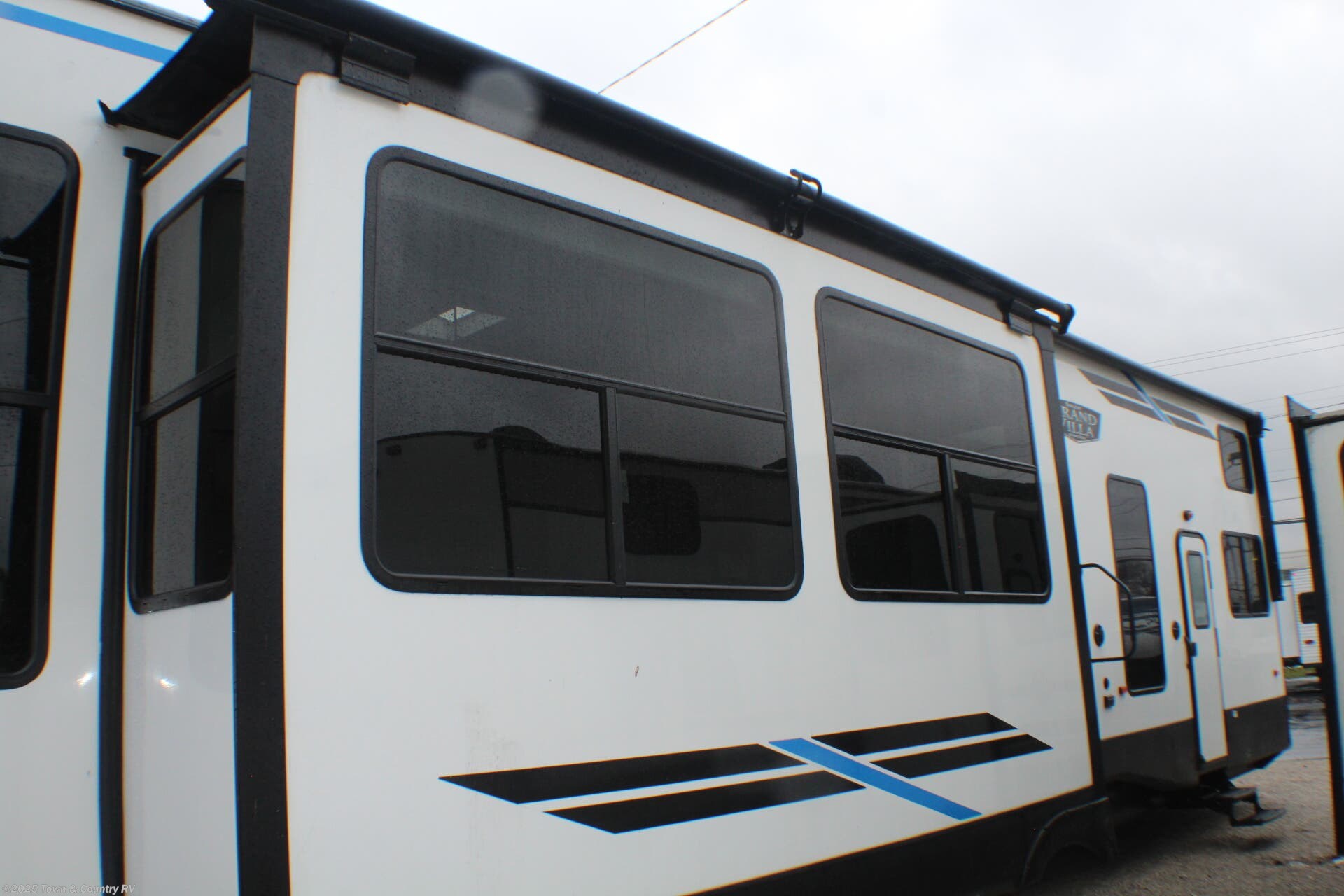 Used 2022 Forest River Salem Grand Villa M-42DL available in Clyde, Ohio
