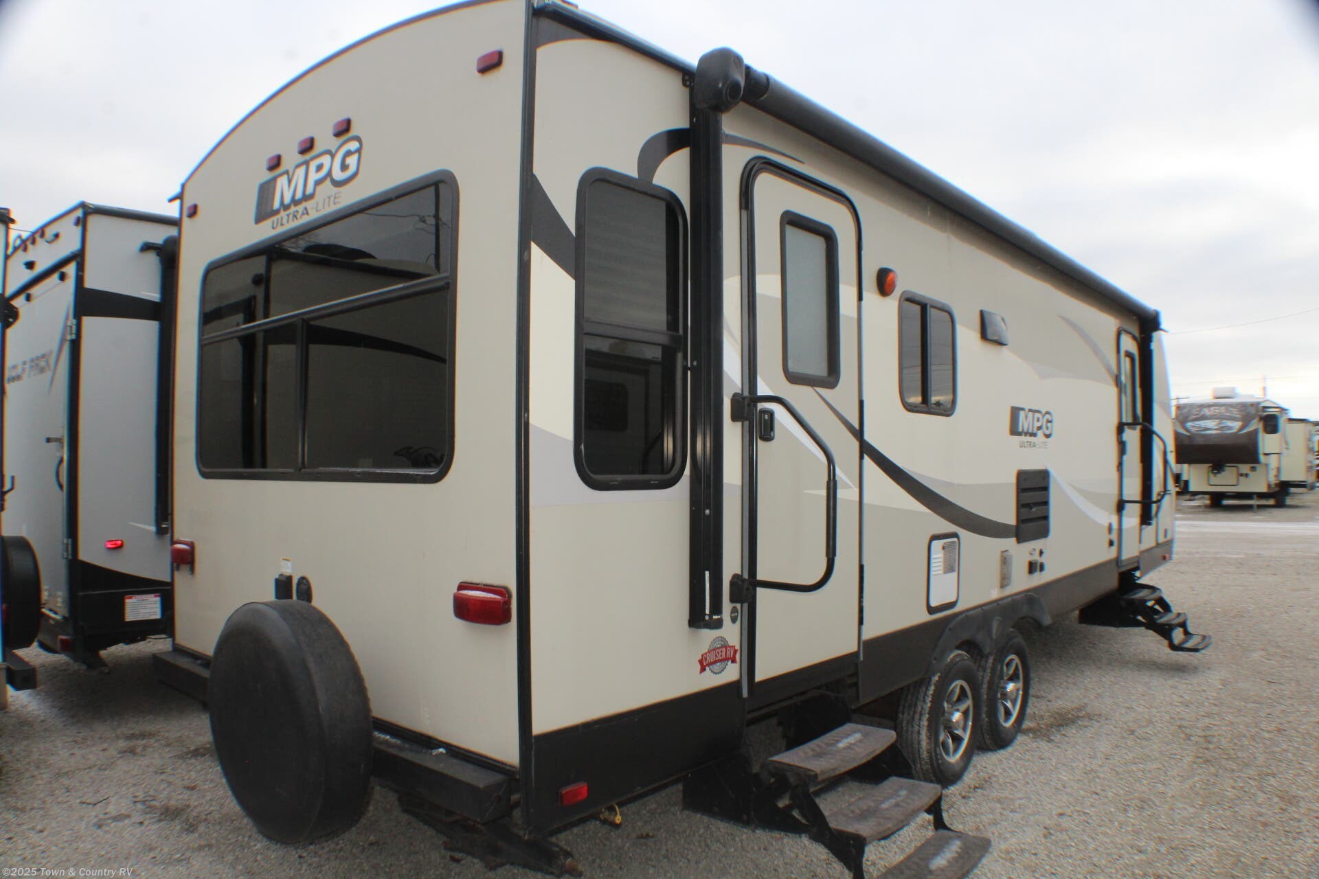Call now about this 2016 Cruiser RV MPG 2650RL! 2016 Cruiser RV MPG 2650RL - Used Travel Trailer For Sale by Town & Country RV in Clyde, Ohio