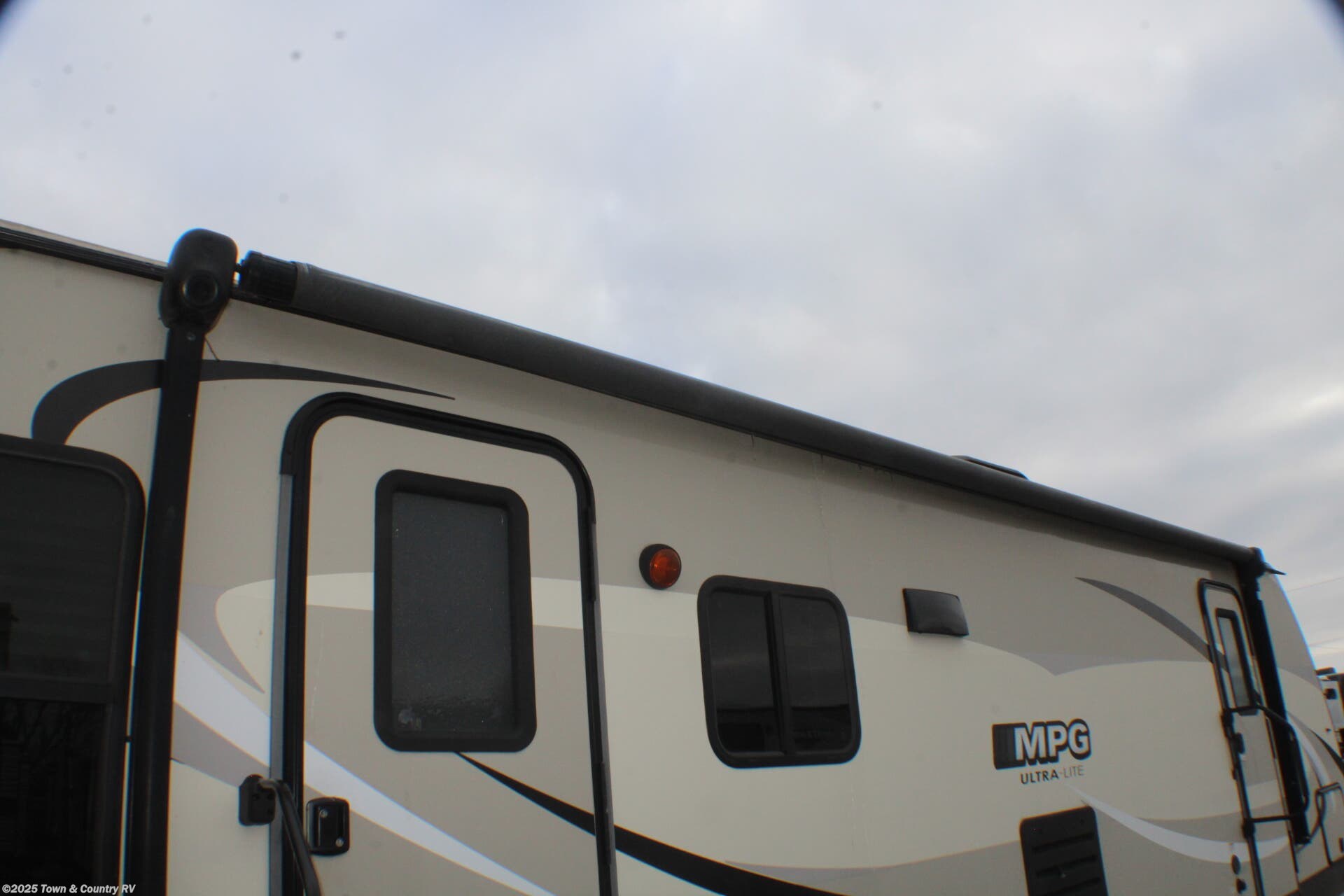 Contact us now about this 2016 Cruiser RV MPG 2650RL! 2016 MPG 2650RL by Cruiser RV from Town & Country RV in Clyde, Ohio