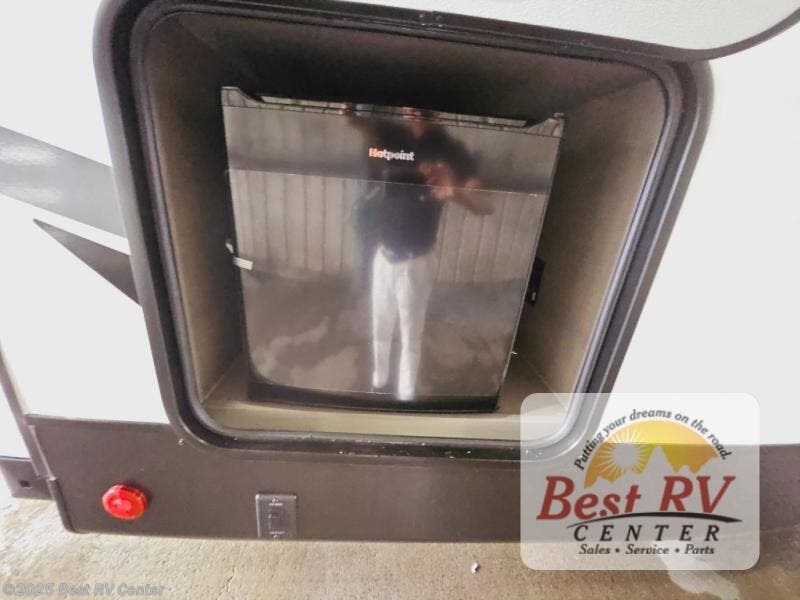 Contact us now about this 2025 Dutchmen Kodiak SE 270BHSL! 2025 Kodiak SE 270BHSL by Dutchmen from Best RV Center in Turlock, California