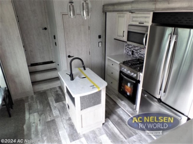 2022 Forest River Sandpiper Luxury 391FLRB - New Fifth Wheel For Sale by AC Nelsen RV World in Shakopee, Minnesota