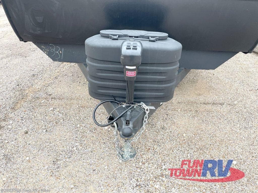 Contact us now about this 2025 CrossRoads Sunset Trail SS331BH! 2025 Sunset Trail SS331BH by CrossRoads from Fun Town RV - Waco in Hewitt, Texas