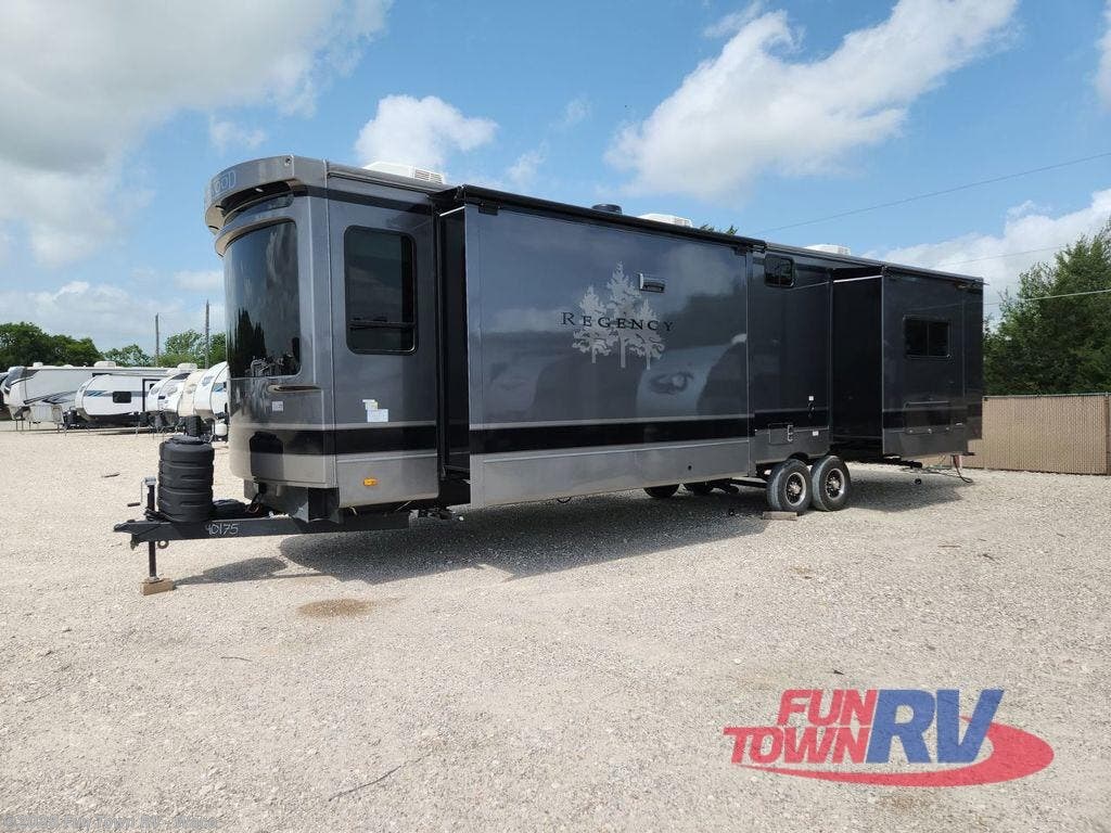 Contact us now about this 2025 Redwood RV Regency 3721FDB! 2025 Regency 3721FDB by Redwood RV from Fun Town RV - Waco in Hewitt, Texas