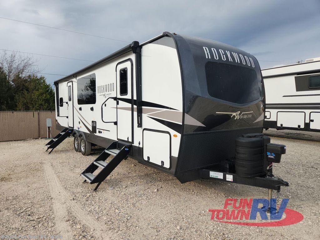 Email now about this 2025 Forest River Rockwood Ultra Lite 2918BH! New 2025 Forest River Rockwood Ultra Lite 2918BH available in Hewitt, Texas