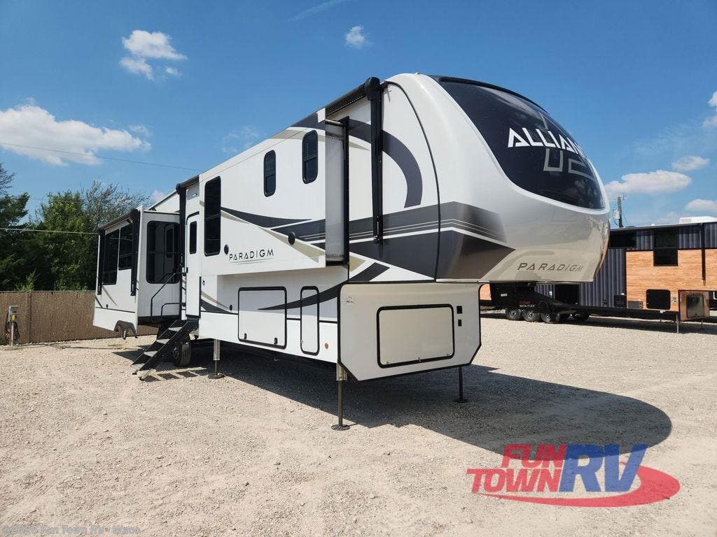 Email now about this 2023 Alliance RV Paradigm 382RK! Used 2023 Alliance RV Paradigm 382RK available in Hewitt, Texas