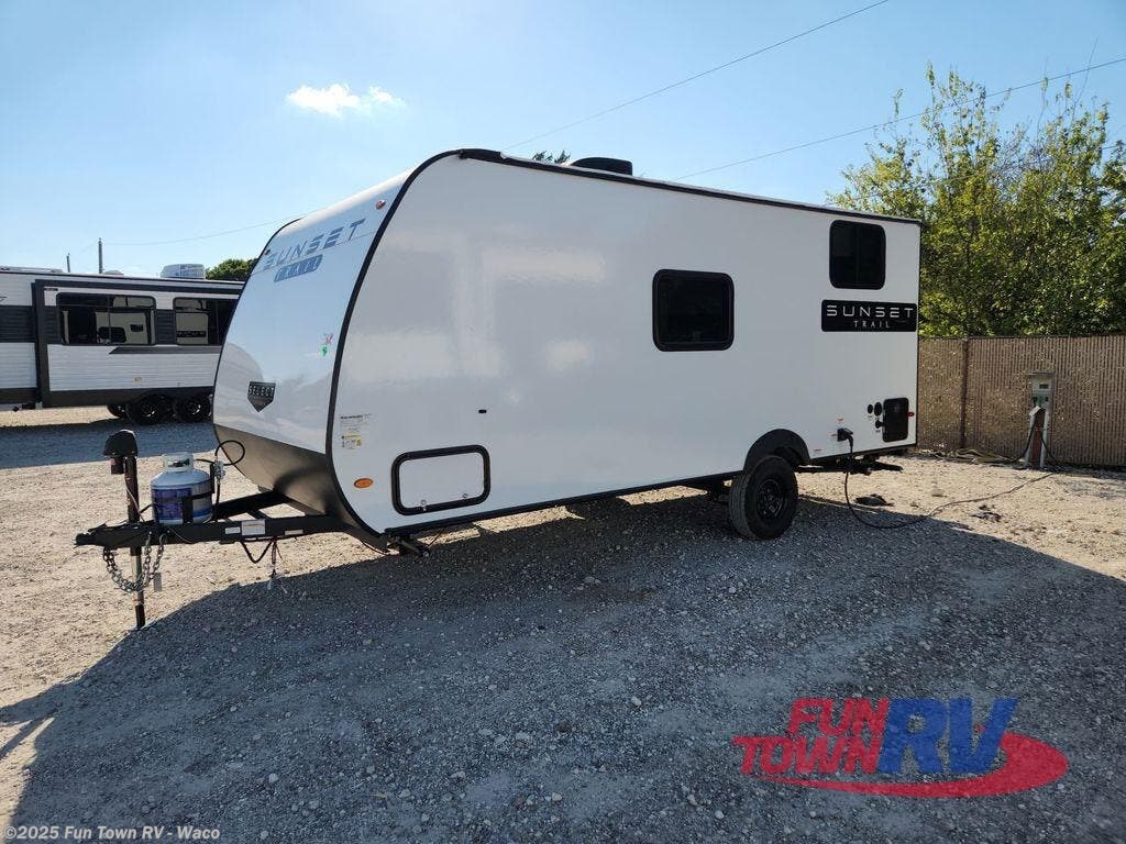 Call now about this 2026 CrossRoads Sunset Trail 17BHS! 2026 CrossRoads Sunset Trail 17BHS - New Travel Trailer For Sale by Fun Town RV - Waco in Hewitt, Texas