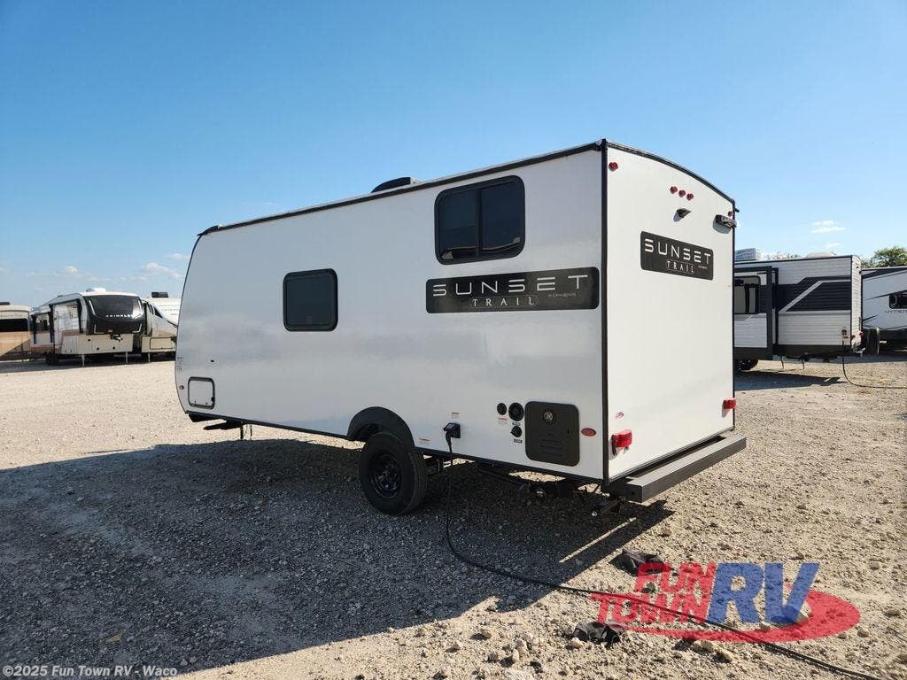 Contact us now about this 2026 CrossRoads Sunset Trail 17BHS! 2026 Sunset Trail 17BHS by CrossRoads from Fun Town RV - Waco in Hewitt, Texas
