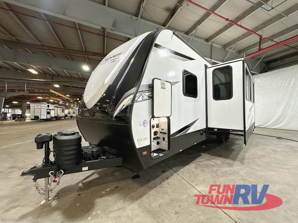 Contact us now about this 2025 East to West Alta 2800KBH! 2025 Alta 2800KBH by East to West from Fun Town RV - Waco in Hewitt, Texas