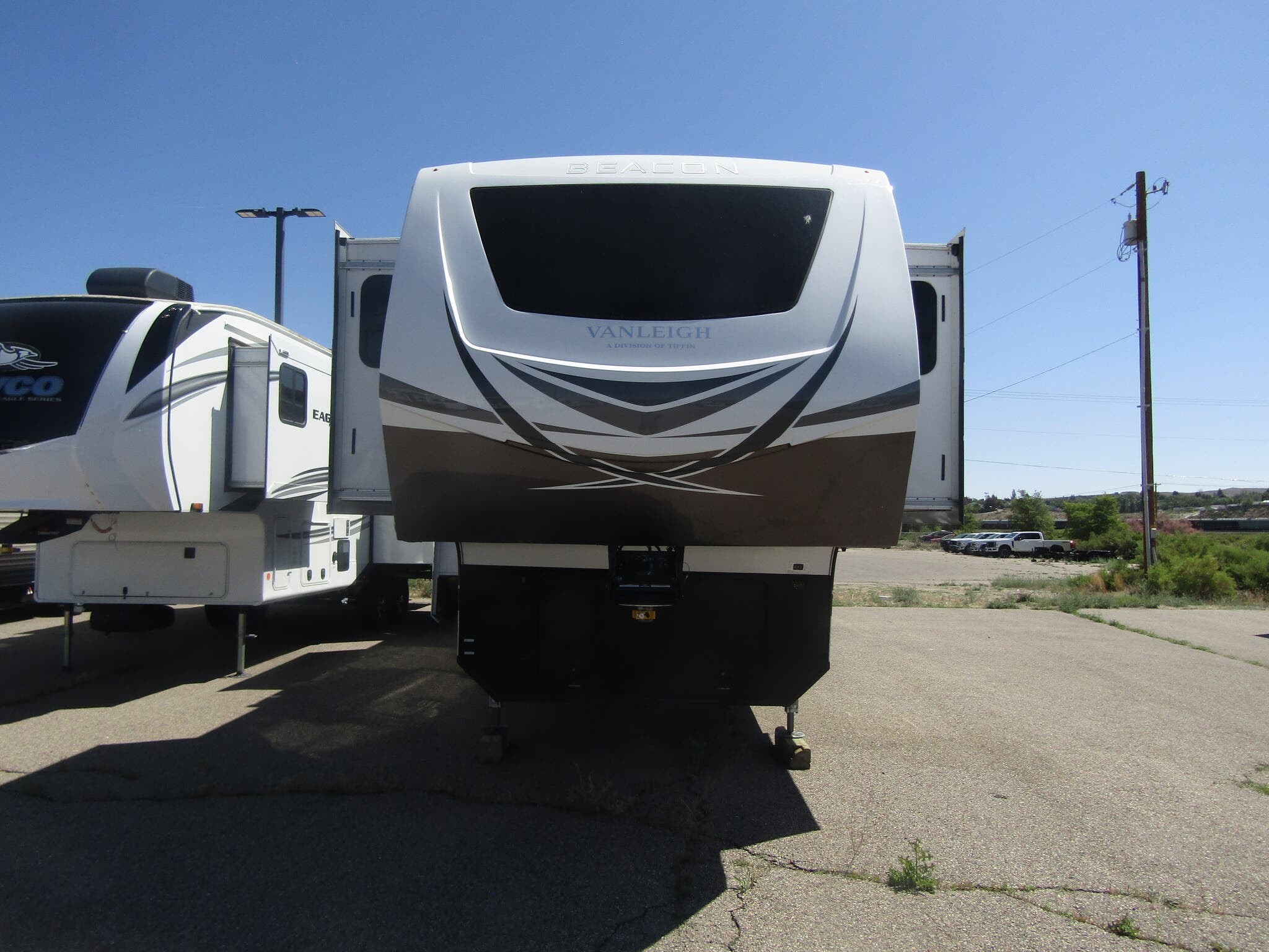 Call now about this 2021 Vanleigh Beacon 41FLB! 2021 Vanleigh Beacon 41FLB - Used Fifth Wheel For Sale by First Choice RVs in Rock Springs, Wyoming features CO Detector, Auxiliary Battery, Ceiling Fan, Toilet, Central Vacuum
