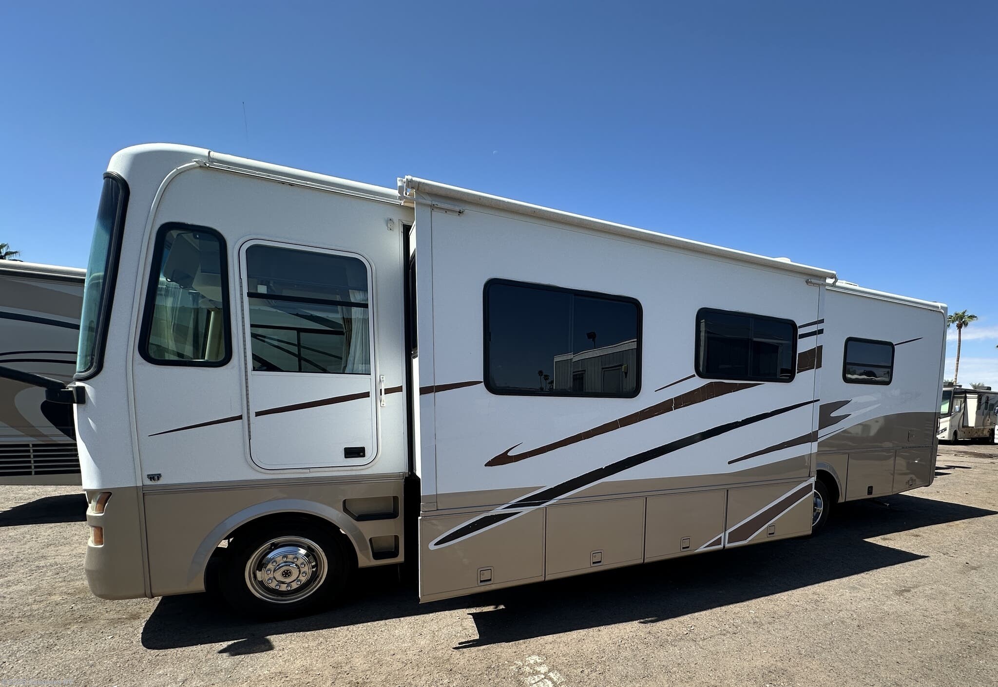 Contact us now about this 2006 Tiffin Allegro 32BA! 2006 Allegro 32BA by Tiffin from Cassones RV in Mesa, Arizona