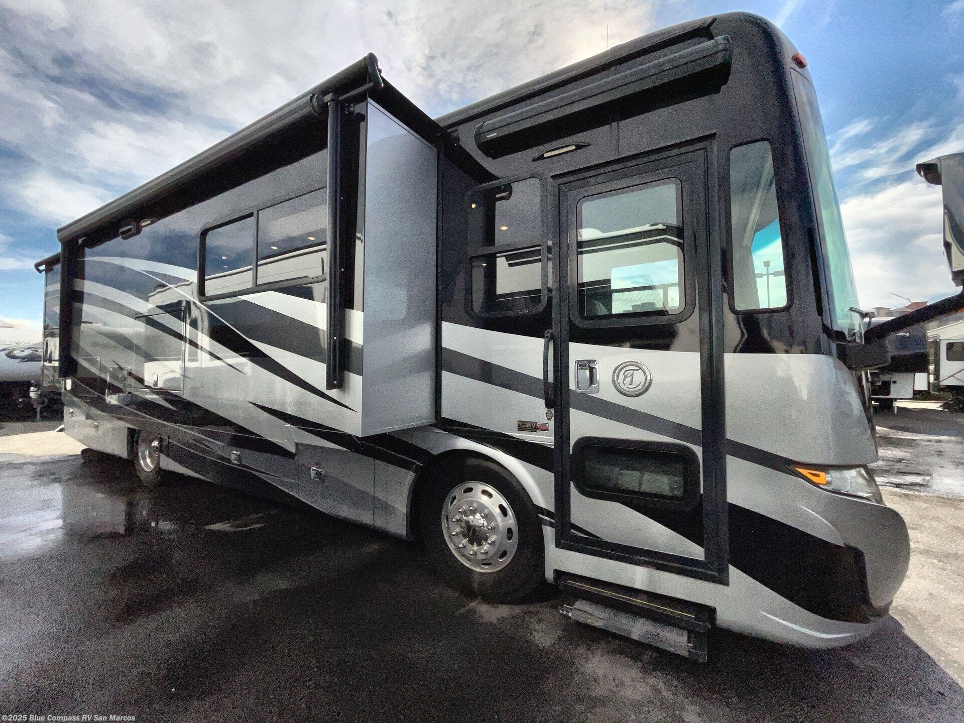 Contact us now about this 2018 Tiffin Allegro Red 33 AA! 2018 Allegro Red 33 AA by Tiffin from Blue Compass RV San Marcos in San Marcos, California