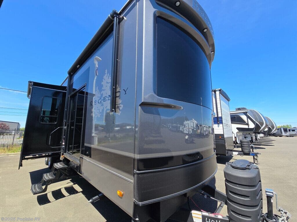 Email now about this 2025 CrossRoads Redwood Regency RW3881FKL! New 2025 CrossRoads Redwood Regency RW3881FKL available in Mount Vernon, Washington