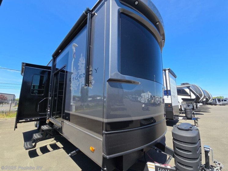 Email now about this 2025 CrossRoads Redwood Regency RW3881FKL! New 2025 CrossRoads Redwood Regency RW3881FKL available in Mount Vernon, Washington