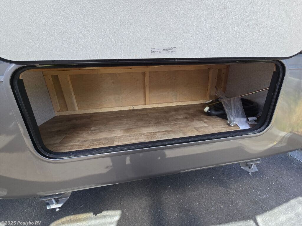 New 2025 CrossRoads Redwood Regency RW3881FKL available in Mount Vernon, Washington