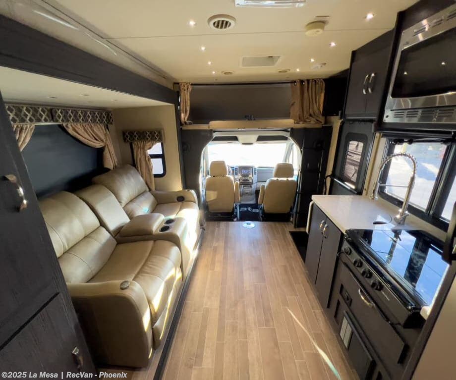 Used 2018 Dynamax Corp ISATA S 24FW available in Phoenix, Arizona