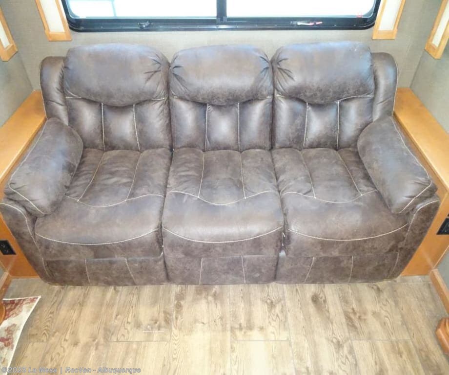 Contact us now about this 2019 Vanleigh Beacon 39GBB! 2019 Beacon 39GBB by Vanleigh from La Mesa | RecVan - Albuquerque in Albuquerque, New Mexico