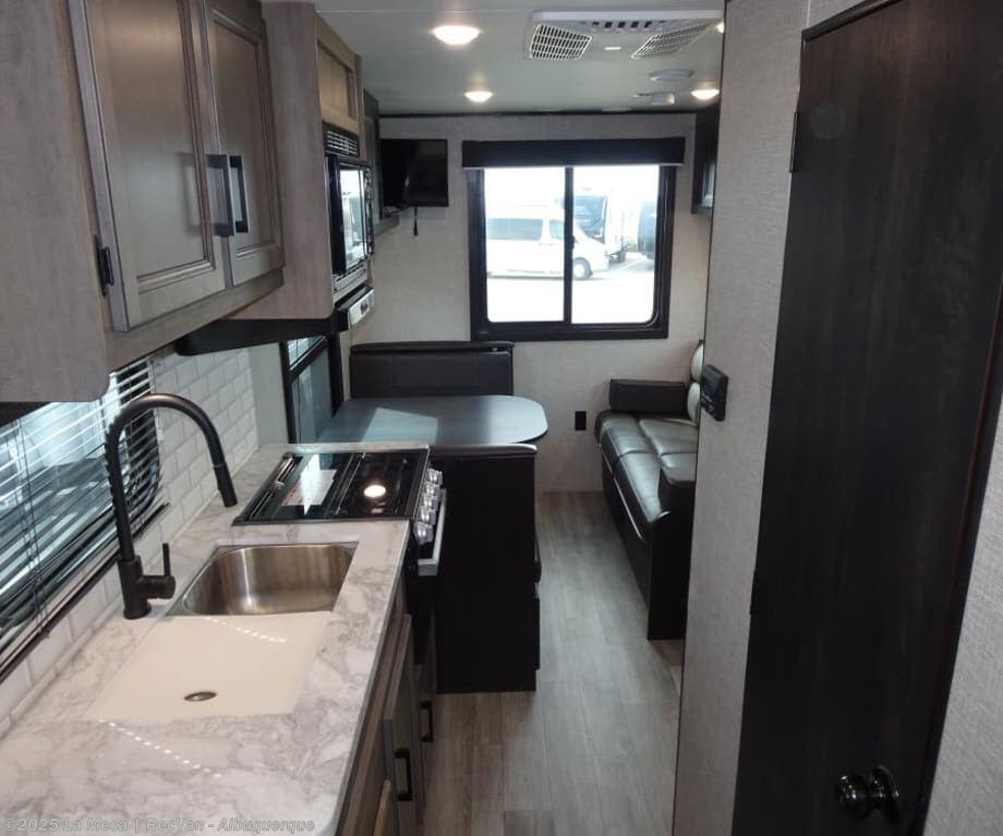 Call now about this 2022 Jayco JAYFLIGHT 212QBW! 2022 Jayco JAYFLIGHT 212QBW - Used Travel Trailer For Sale by La Mesa | RecVan - Albuquerque in Albuquerque, New Mexico