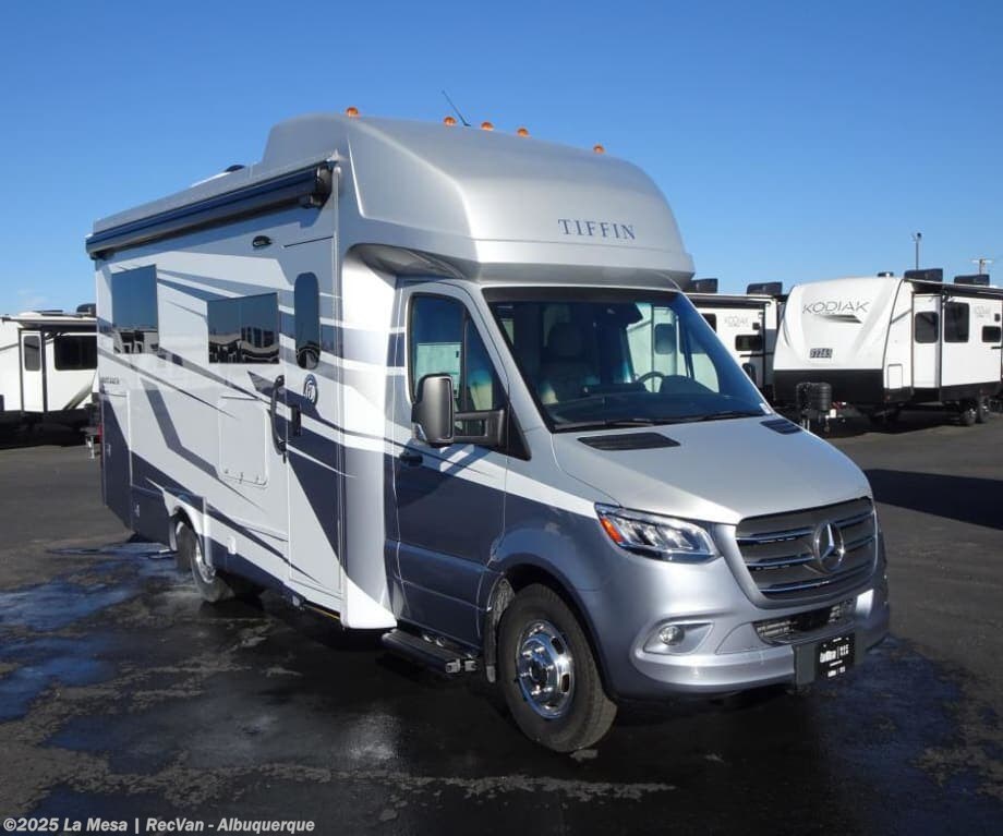Email now about this 2026 Tiffin Wayfarer 25XLW! New 2026 Tiffin Wayfarer 25XLW available in Albuquerque, New Mexico
