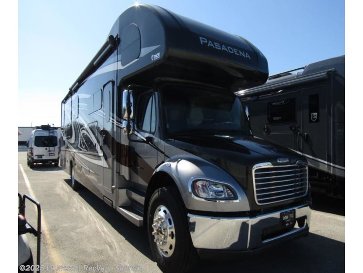 Email now about this 2023 Thor Motor Coach Pasadena 38MX! Used 2023 Thor Motor Coach Pasadena 38MX available in Sanford, Florida
