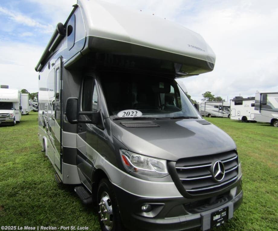 Email now about this 2022 Dynamax Corp ISATA 3 24FWM! Used 2022 Dynamax Corp ISATA 3 24FWM available in Port St. Lucie, Florida