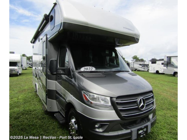 Email now about this 2022 Dynamax Corp ISATA 3 24FWM! Used 2022 Dynamax Corp ISATA 3 24FWM available in Port St. Lucie, Florida