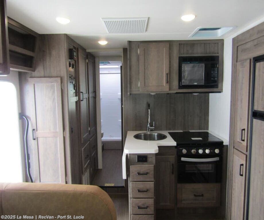 New 2026 Winnebago Minnie Winnie WF326NP available in Port St. Lucie, Florida
