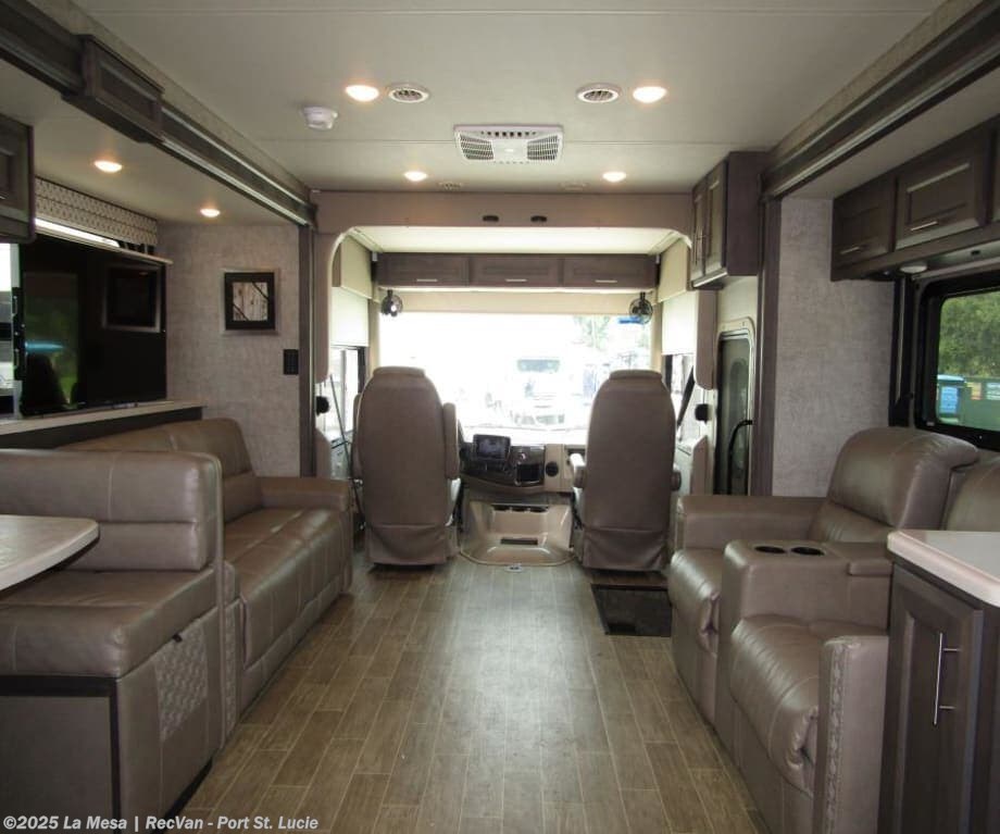 Contact us now about this 2021 Thor Motor Coach Miramar 35.2! 2021 Miramar 35.2 by Thor Motor Coach from La Mesa | RecVan - Port St. Lucie in Port St. Lucie, Florida