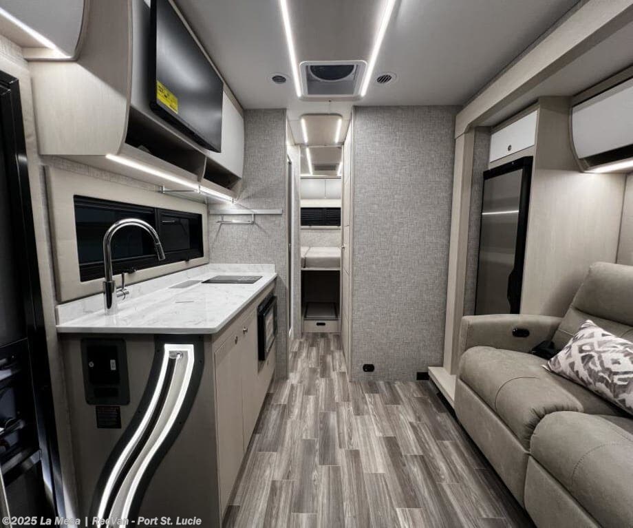 New 2026 Tiffin Wayfarer 25XLW available in Port St. Lucie, Florida