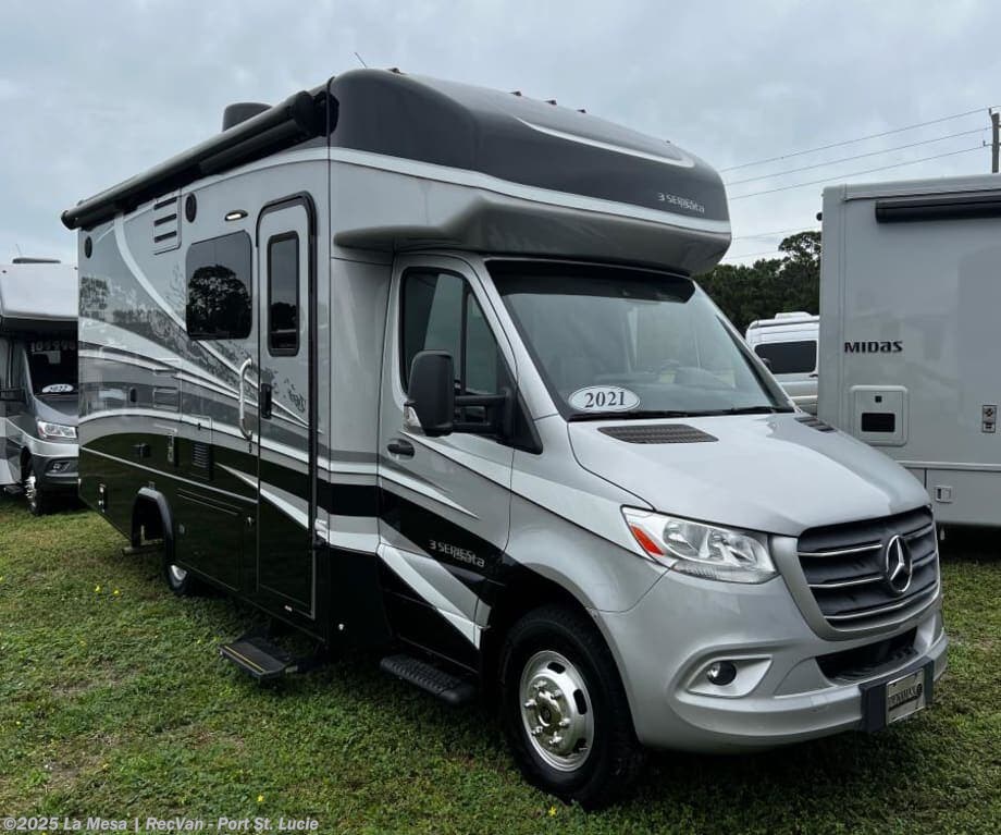 Email now about this 2021 Dynamax Corp ISATA 24FW! Used 2021 Dynamax Corp ISATA 24FW available in Port St. Lucie, Florida