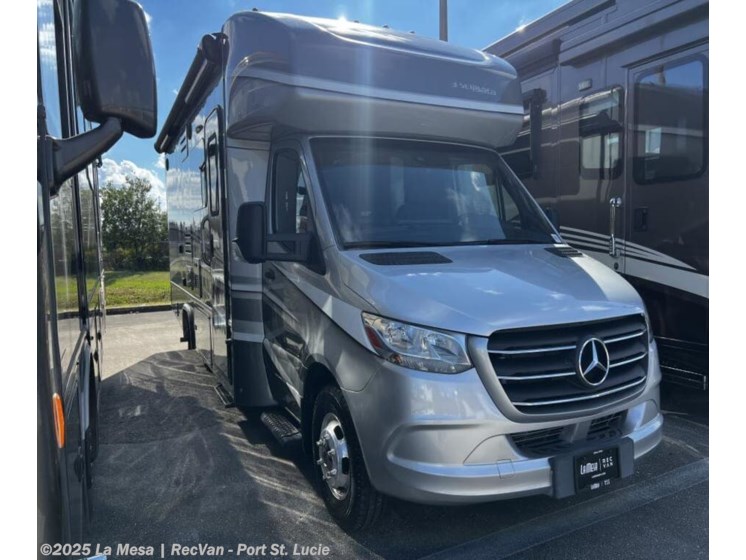 Email now about this 2021 Dynamax Corp ISTATA 3 24FW! Used 2021 Dynamax Corp ISTATA 3 24FW available in Port St. Lucie, Florida