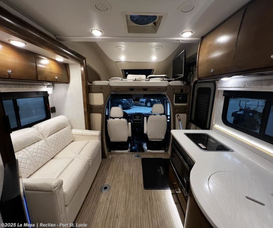 Used 2018 Tiffin Wayfarer 24BW available in Port St. Lucie, Florida