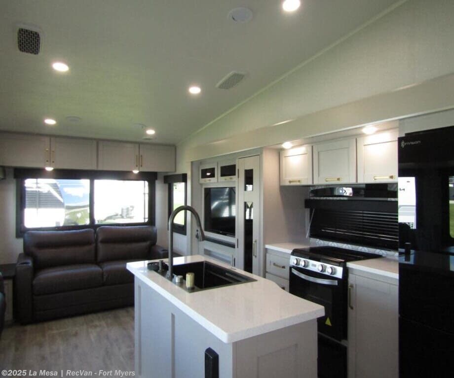 Call now about this 2026 Heartland Sundance 29RLCS! 2026 Heartland Sundance 29RLCS - New Fifth Wheel For Sale by La Mesa | RecVan - Fort Myers in Fort Myers, Florida