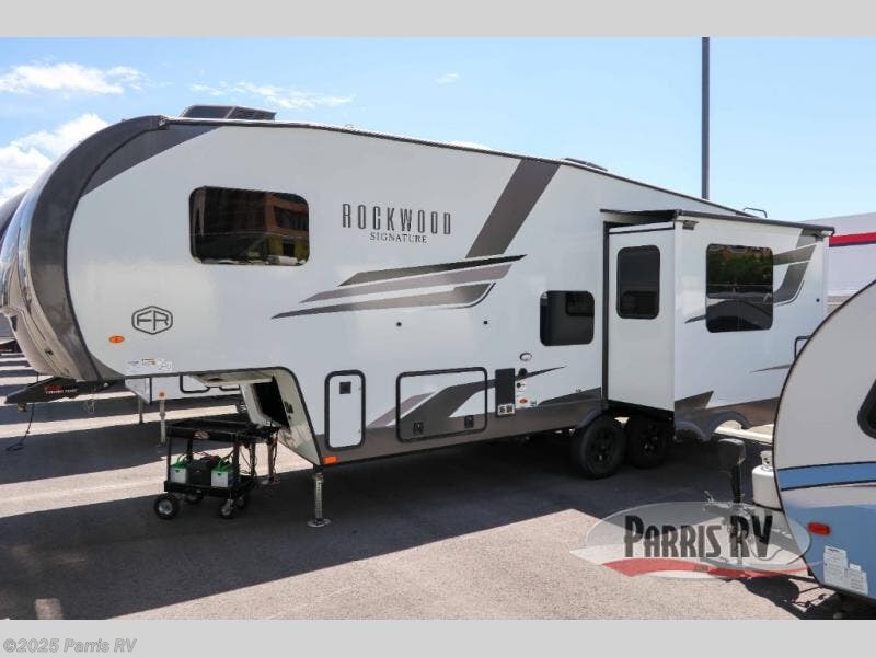 Contact us now about this 2025 Forest River Rockwood Signature R301RKS! 2025 Rockwood Signature R301RKS by Forest River from Parris RV in Murray, Utah