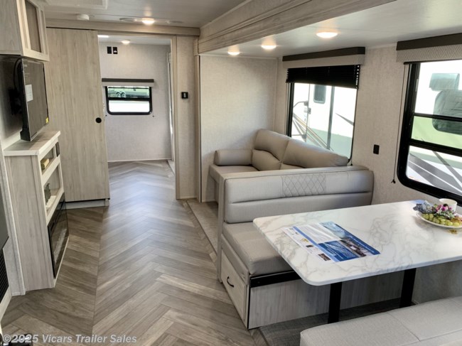 2023 East to West Della Terra 312BH