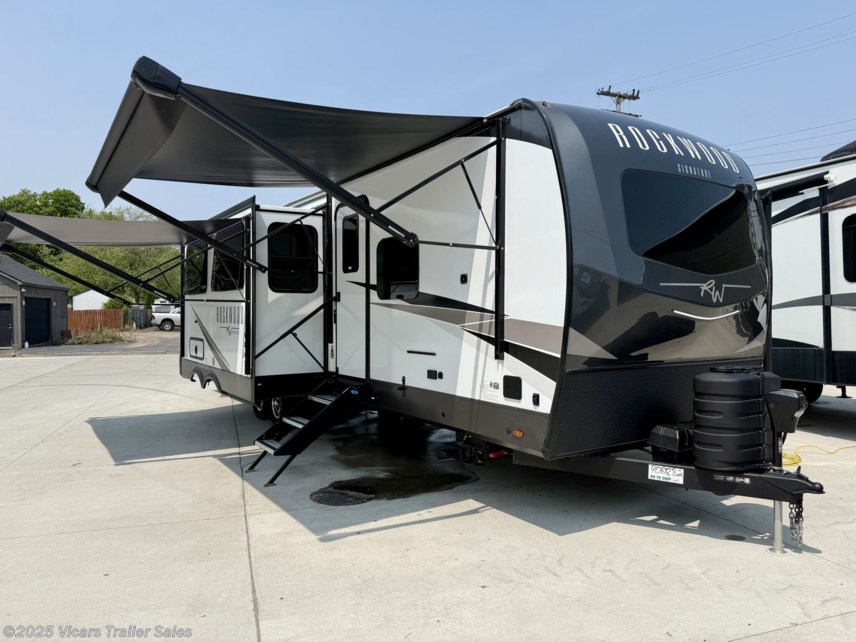 New 2025 Forest River Rockwood Signature Ultra Lite 8336BH available in Taylor, Michigan