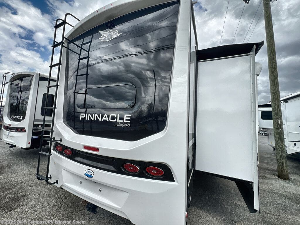 Email now about this 2025 Jayco Pinnacle 38FBRK! New 2025 Jayco Pinnacle 38FBRK available in Rural Hall, North Carolina