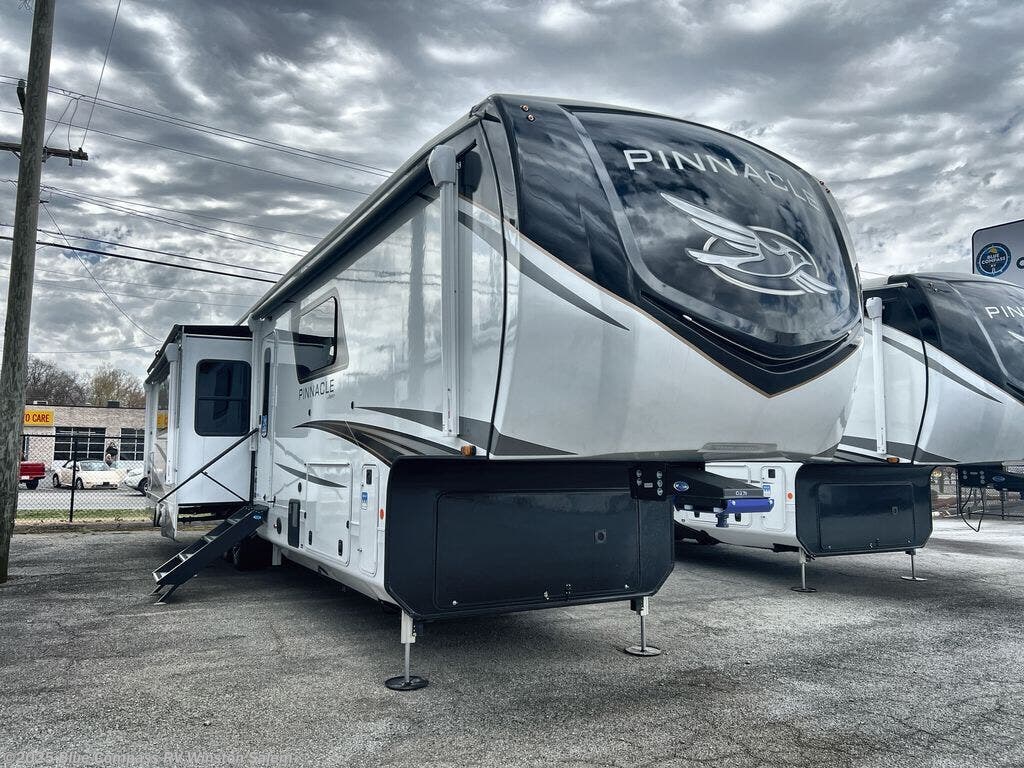 New 2025 Jayco Pinnacle 38FBRK available in Rural Hall, North Carolina