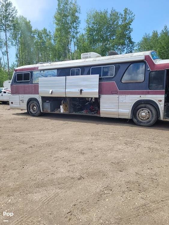 Call now about this 1967 MCI MCI GMC Bus 40! 1967 MCI MCI GMC Bus 40 - Used Bus Conversion For Sale by Pop RVs in Grovedale, Alberta features Generator, Air Conditioning